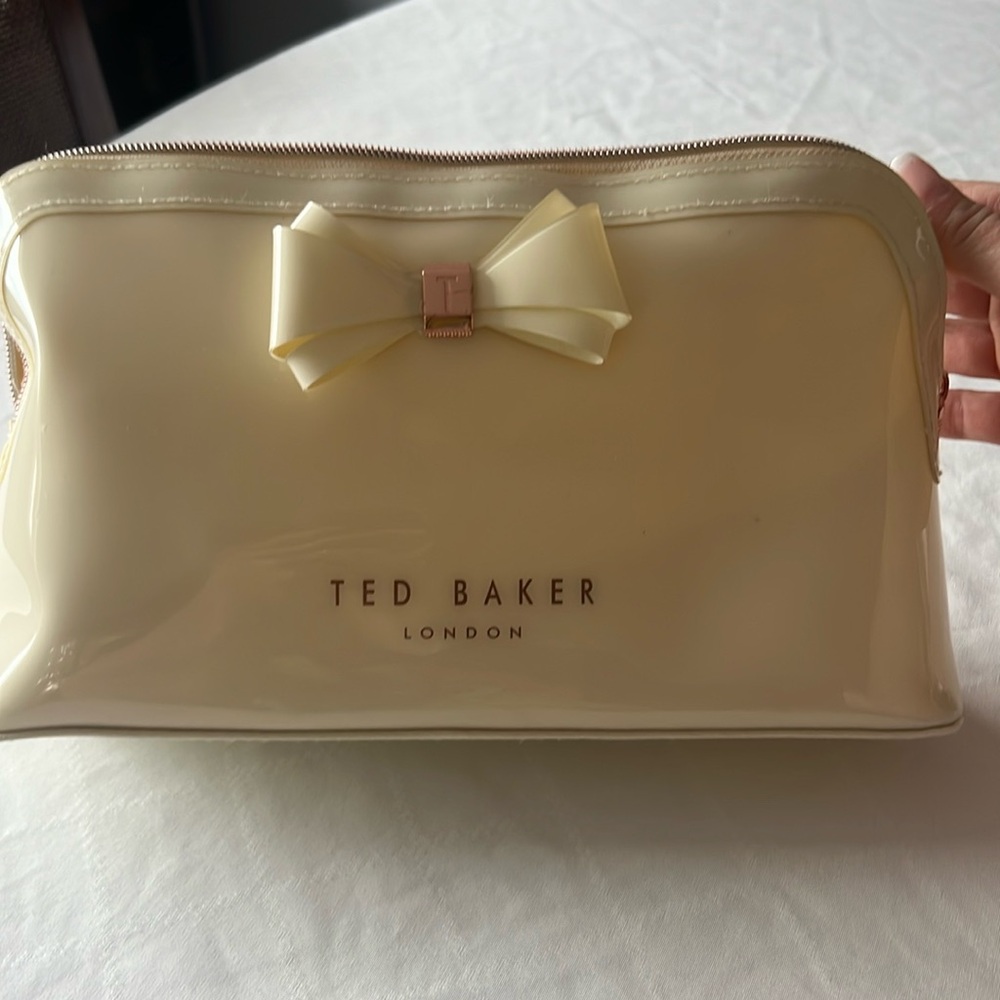 Ivory Ted Baker dopp/cosmetics case